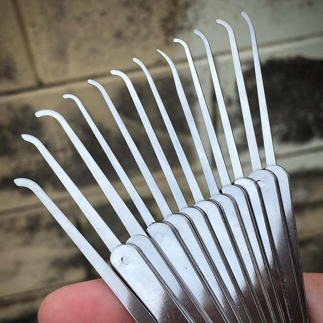 Single-Pin Picking Locks: Lock Picking Techniques for Beginners