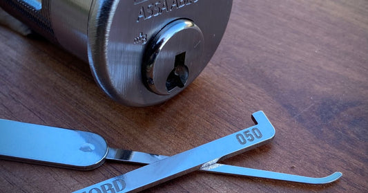 How Professional Locksmiths Decide Which Entry Method To Use